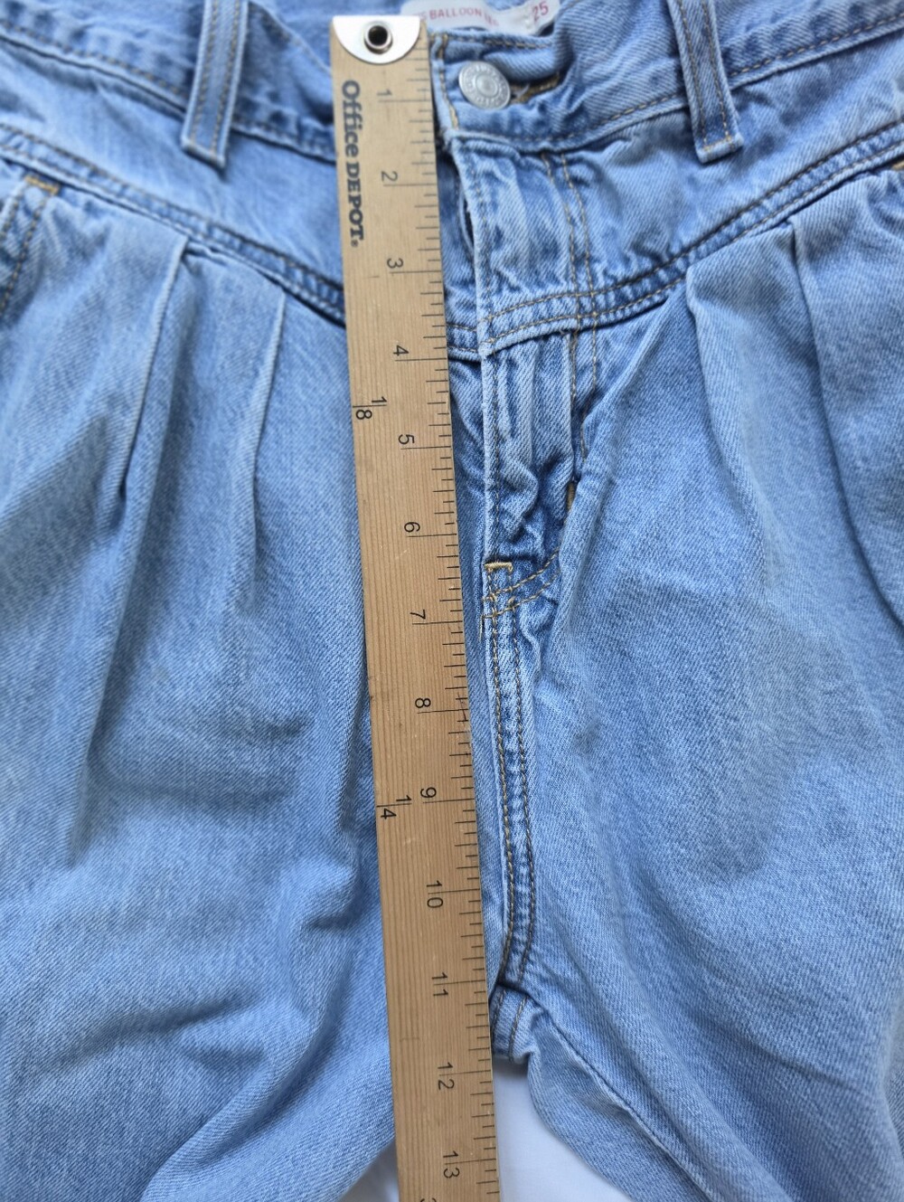 Levi's 80's Balloon Leg Vintage-Style Jeans - Picture 6 of 8